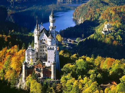 Удивительно создание замка Нойшванштайн,прославившего Баварию на весь мир... - Ангелина Васильевна A.B.M.   